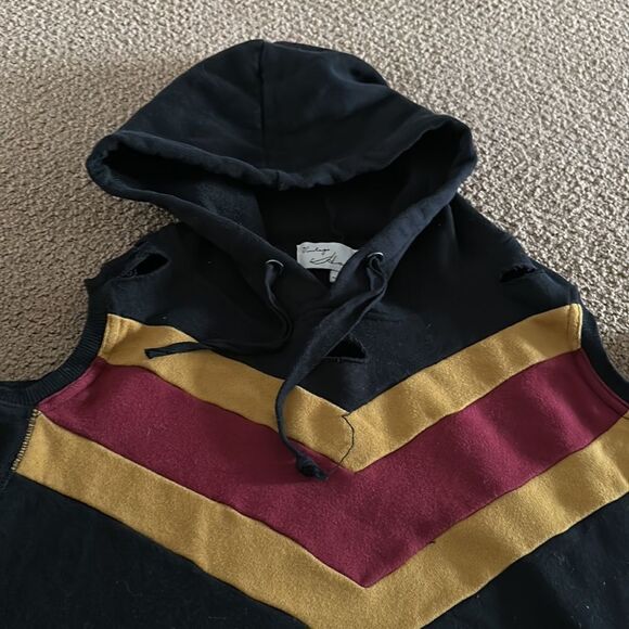 Vintage Havana Women’s Hooded Black Cold Shoulder Ripped Seeatshirt - Picture 2 of 6